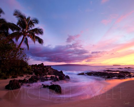 A seascape photo of Wailea beach just after sundown with vibrant pastel skies and ocean