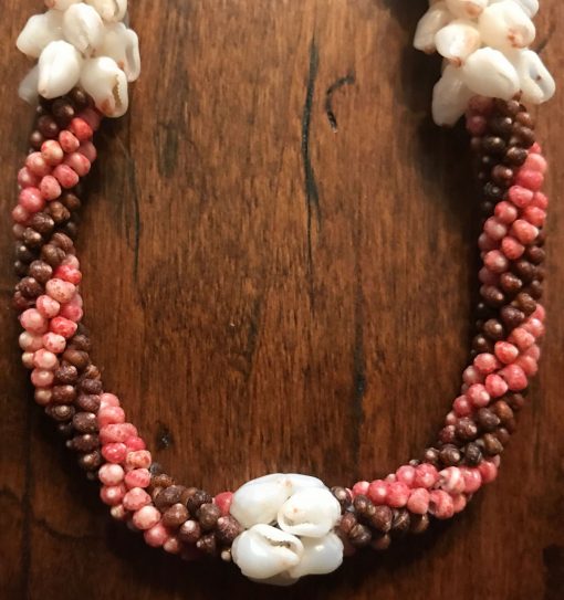 Wili Poepoe Lei with Momi Accents