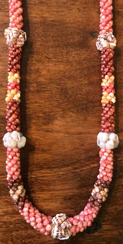 Poepoe Lei with Momi Accents