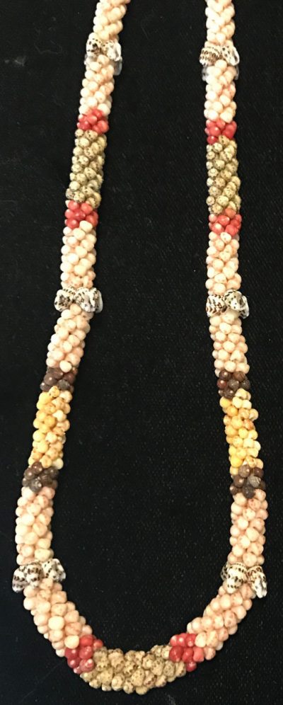 Poepoe Lei with Momi Accents