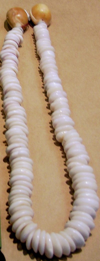 Niihau Puka Shell Lei