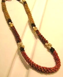 Poepoe Lei with Momi Accents