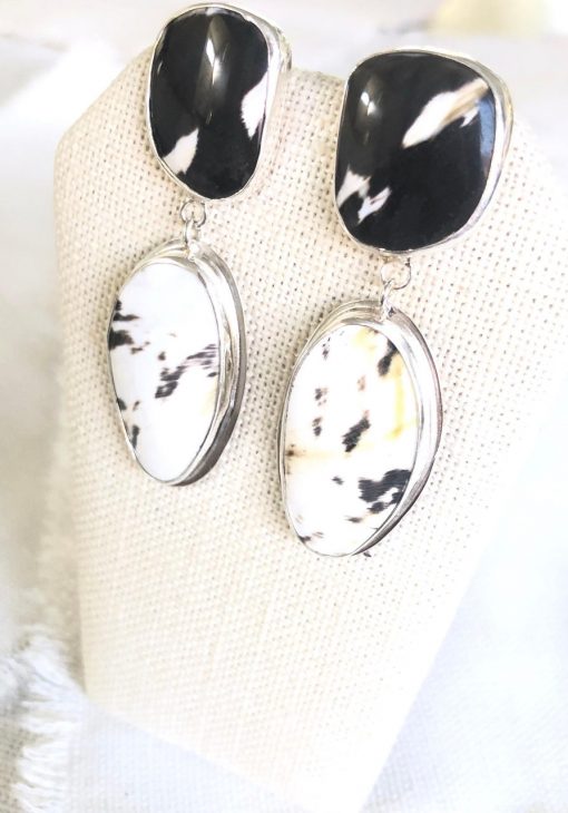 Black & White Shell Earrings - Image 2
