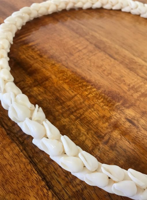 Ni'ihau Lei, 36" 'Ālīlea. Crafted by master artisan Kaleialoha Roback.