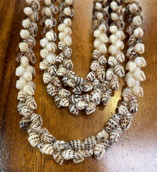 Niʻihau Collectors’ Lei, 44"/46"/48" 3-Strand Kipona with 14K Gold Clasp by Corey Karleen - Detail, Drop - PANC1055