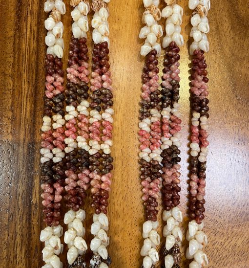 Niʻihau Collectors’ Lei, 44"/46"/48" 3-Strand Kipona with 14K Gold Clasp by Corey Karleen - Detail - PANC1055