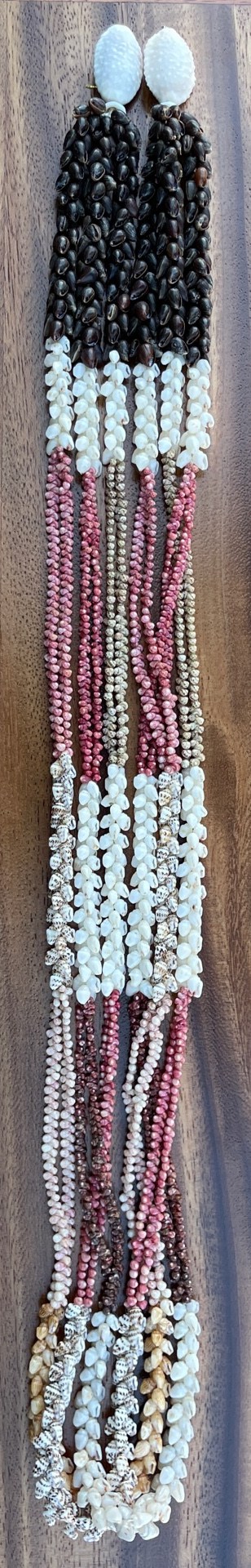 https://www.mauihands.com/wp-content/uploads/2022/10/PANJ1006-41inch-3strand-PikakeWithPoleho-18250USD.jpg