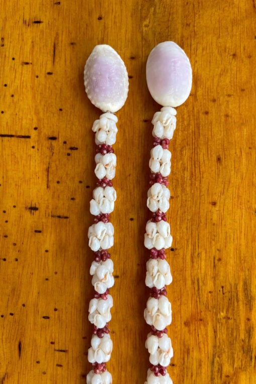 Ni‘ihau Lei, 21-Inch 4-Tie Crown Flower