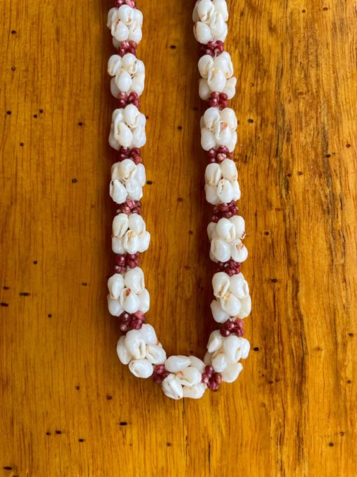 Ni‘ihau Lei, 21-Inch 4-Tie Crown Flower